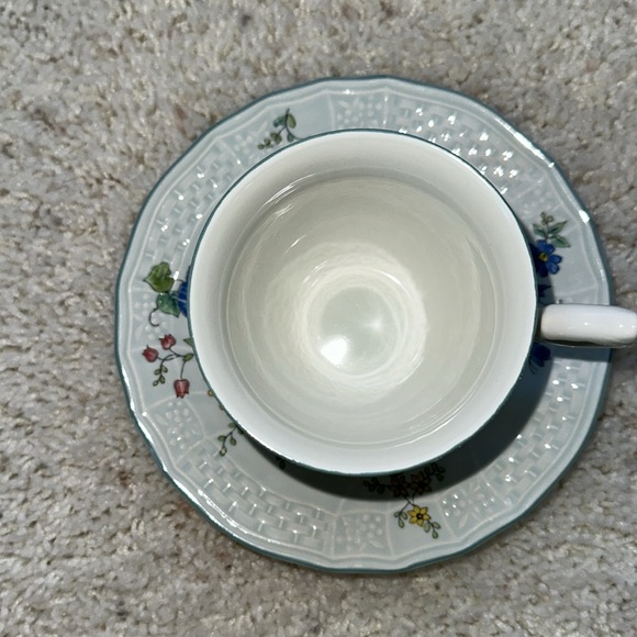 MIKASA Antique Green Victoria D3401 Made in Japan Floral Tea Cup and Saucer - Picture 5 of 11